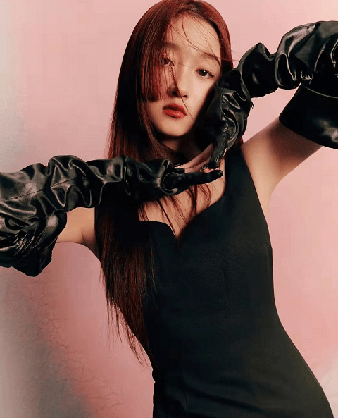 黑色|关晓彤新电影好有国际范!穿古装舞剑又出名场面,演霸气公主超美