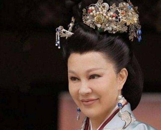 萧承煦|失婚女人邬倩倩:年老色衰去整容?膝下无子,抚养侄女抱团取暖