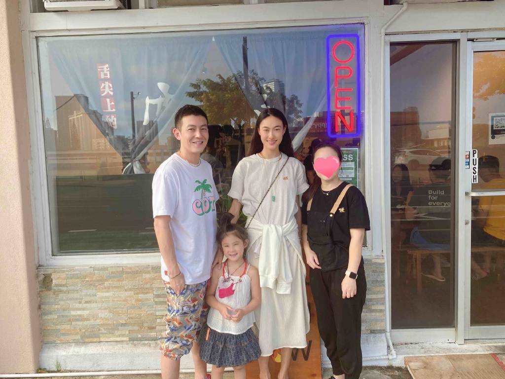 Alaia|陈冠希分享全家福，祖孙三代温馨同框，Alaia被烈日晒出表情包