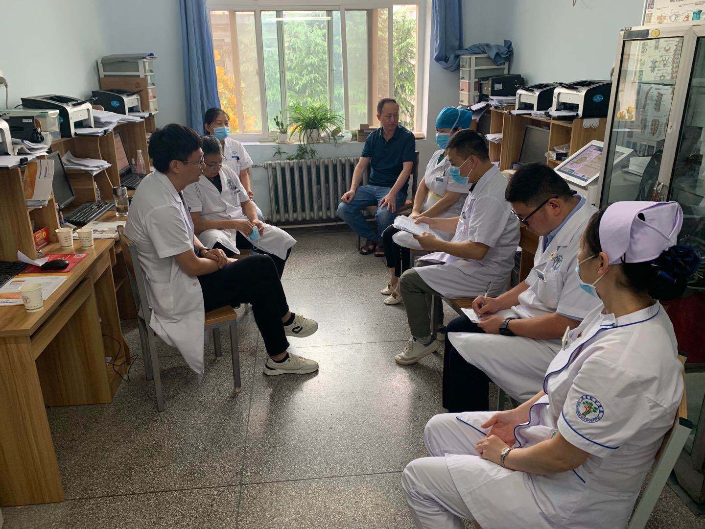 老人|西安市紅會醫院閻良院區多學科協作 94歲高齡老人重新站起來