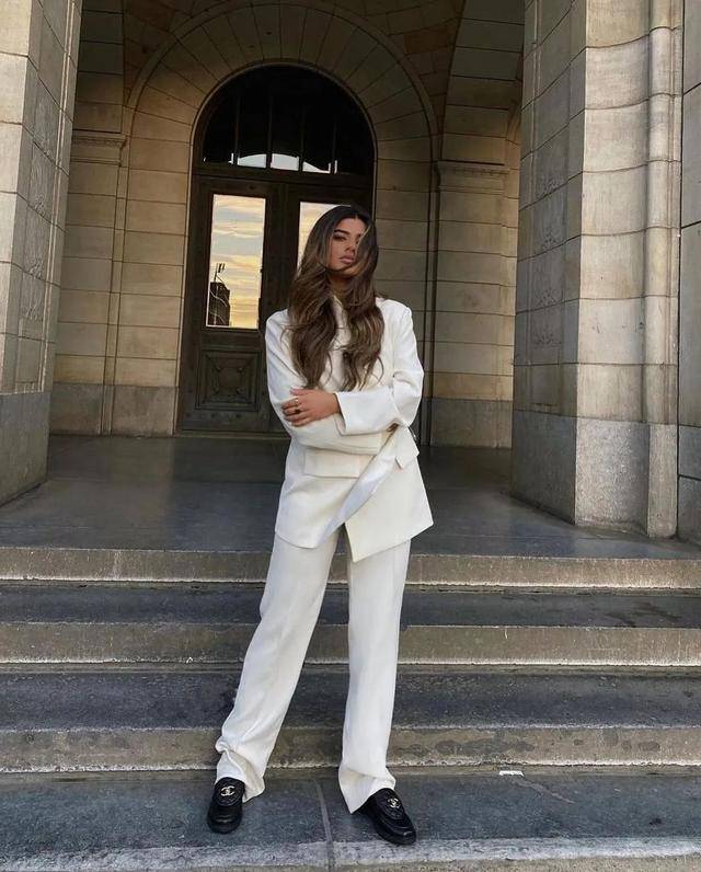 整体|打败小白鞋成为今秋“最百搭鞋”，有关它的7Days搭配送给你