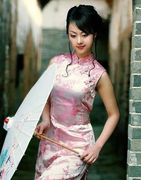 整体|旗袍不只是瘦人的专属,风韵之美,丰腴些的身材比瘦身材会更好看