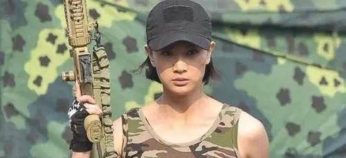 最美军花侯梦莎 f61f42ac67d645109fa1b6ae3030797d.jpeg