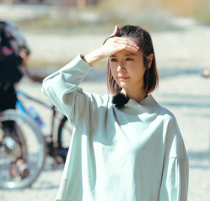 客人|林心如穿阔腿裤嫩成20岁，却被旁边的客人抢镜，不考虑出道吗？