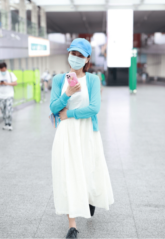 小姑娘|吴昕都38岁了,仍爱走“小姑娘路线”,穿短裙减龄又俏皮