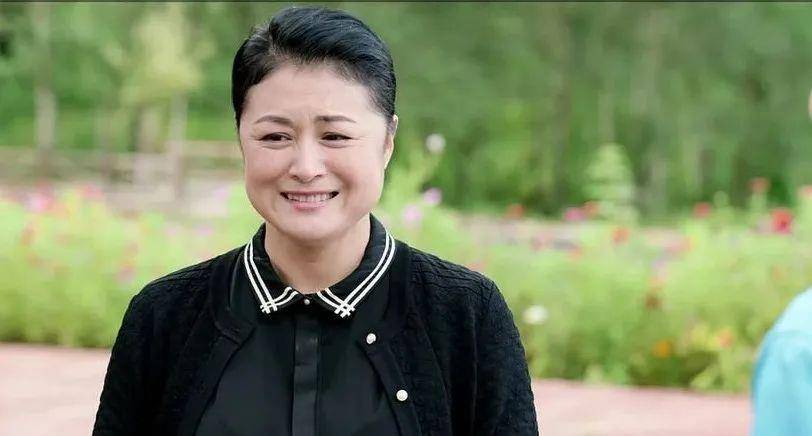 角色|闫学晶否认出演“谢大脚”，本山传媒称该角色何去何从还在商议中