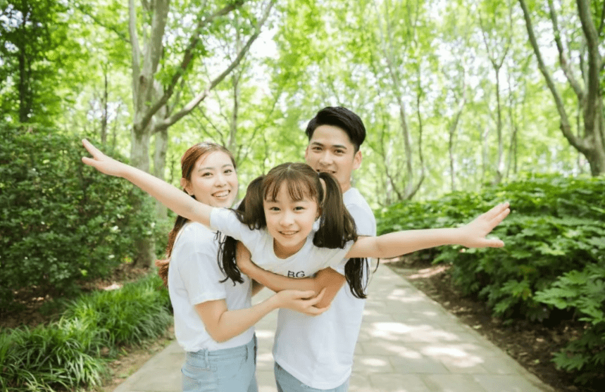 我国|教育部出新规，幼儿园离园时间不得早于17：30，家长解决接娃难题