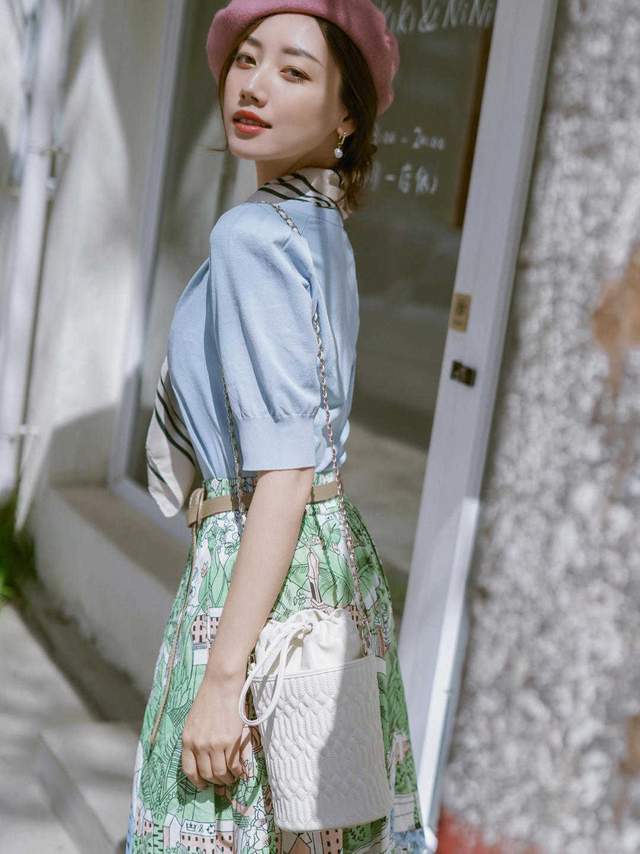 显得|秋季,针织衫怎么穿才高级?搭配半身裙或牛仔裤优雅洋气,超好看