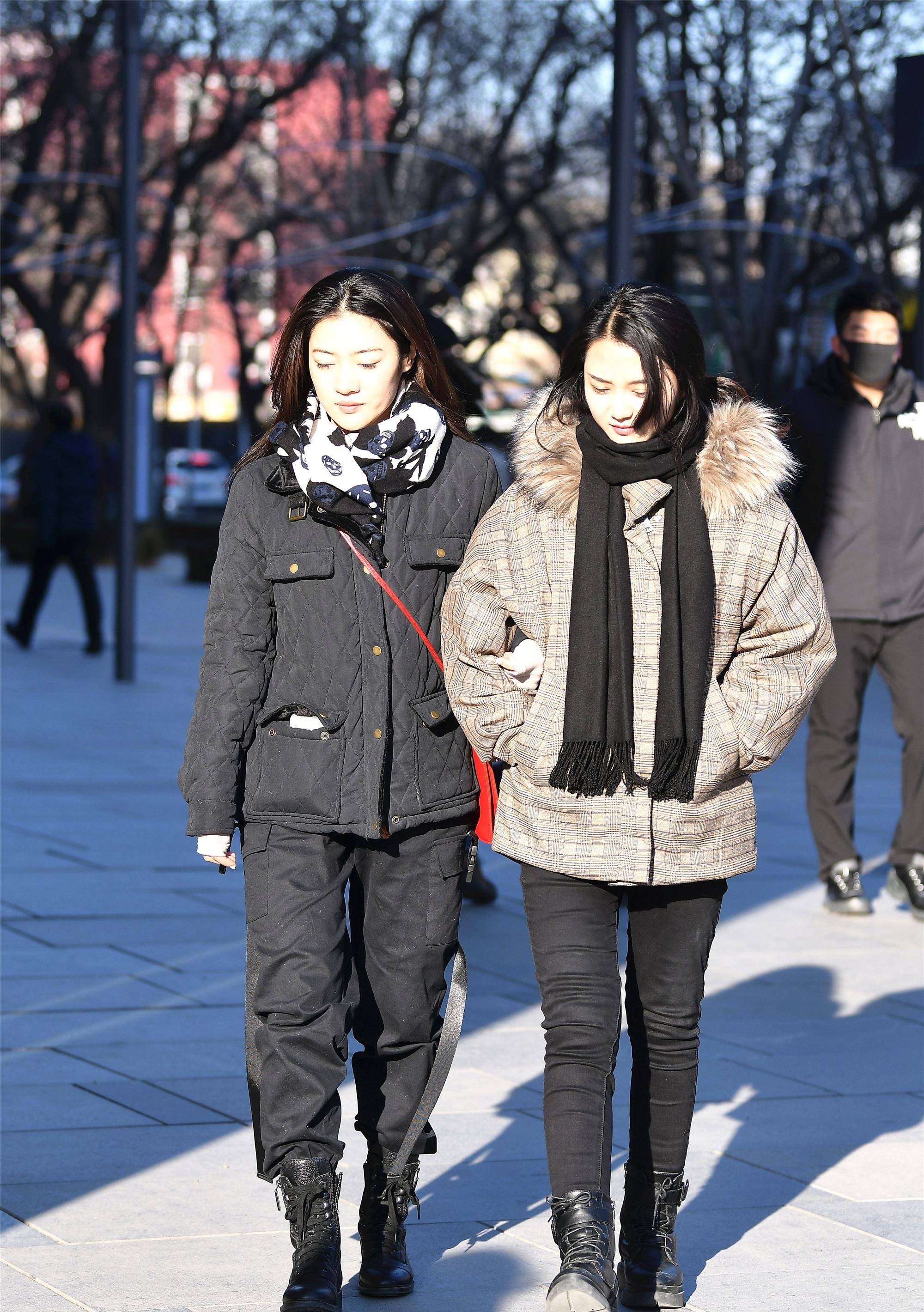 身材|冬天依旧有逛街的热情，特别是约上闺蜜