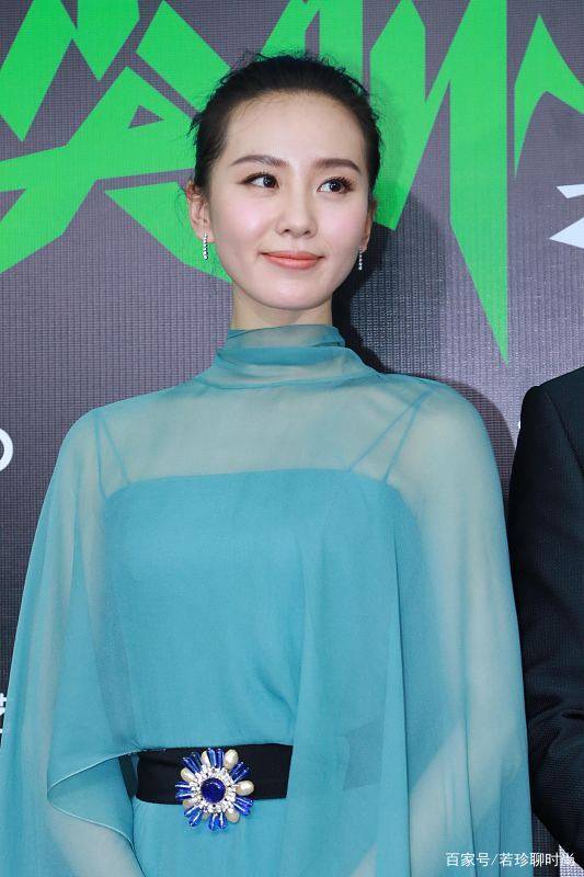 颜色|刘诗诗真是什么妆都敢化，口红颜色深到发紫，看着还有点妖