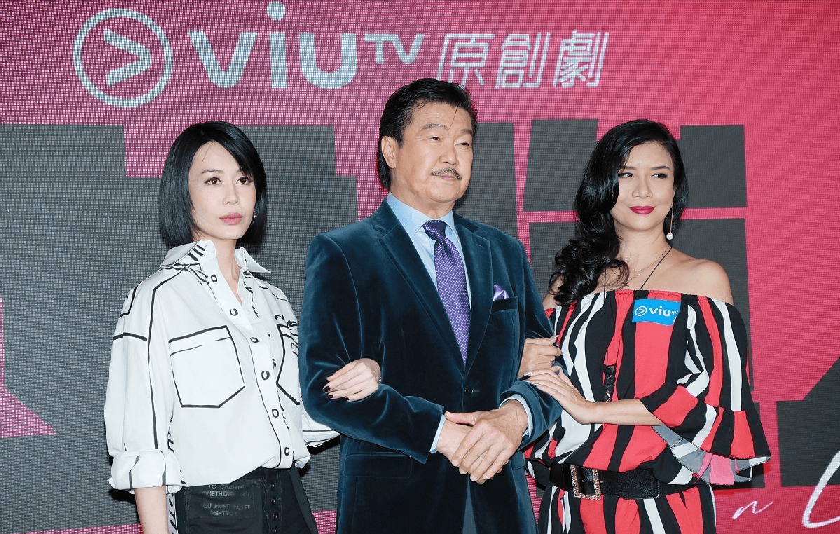 颜色|吴家丽孙佳君同框，都是星女郎穿搭可不同，鲜艳色搭配真挺提气质