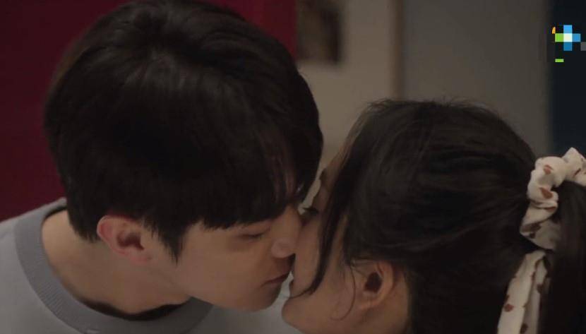 洛基|又一部新剧开播即爆款！刚播一集评分就高达9.3，男主帅绝了