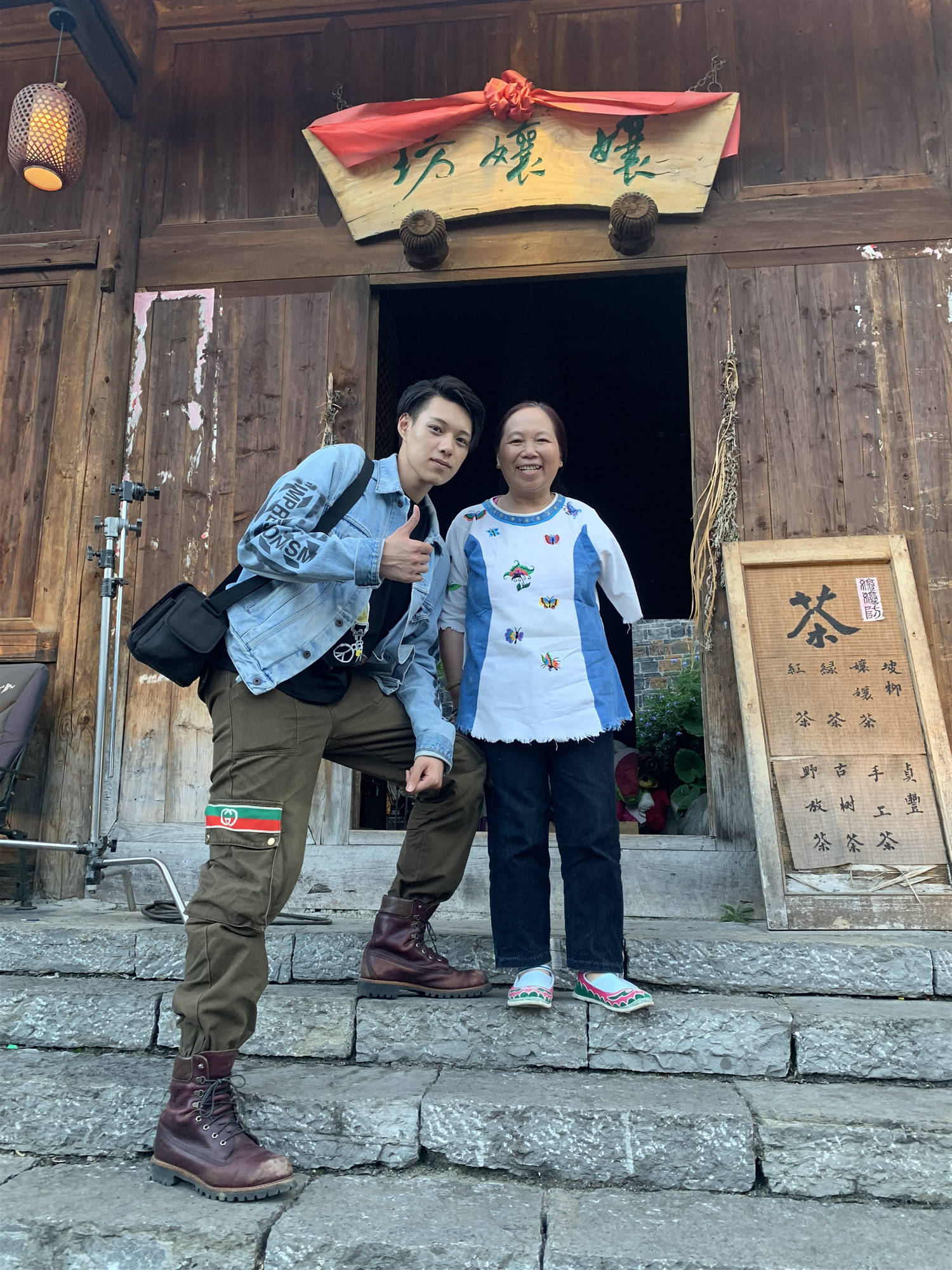 刘章|电影《再看我一眼》在贵州贞丰县杀青大吉