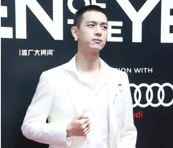 男星|GQ盛典男星比帅：李易峰蔡徐坤抗住魔鬼打光，杨洋出场牌面大