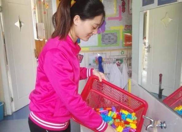 我国|教育部出新规，幼儿园离园时间不得早于17：30，家长解决接娃难题