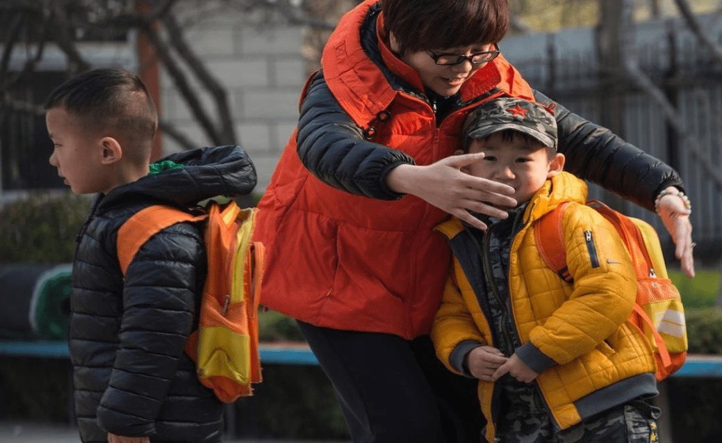 寒冬|幼儿园招生遇“寒冬”，“摇号入园”成为历史，多地一孩难求