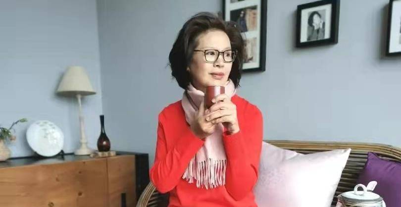 发型|五六十岁的女人，过年烫发建议选这三款发型，时髦减龄又好打理