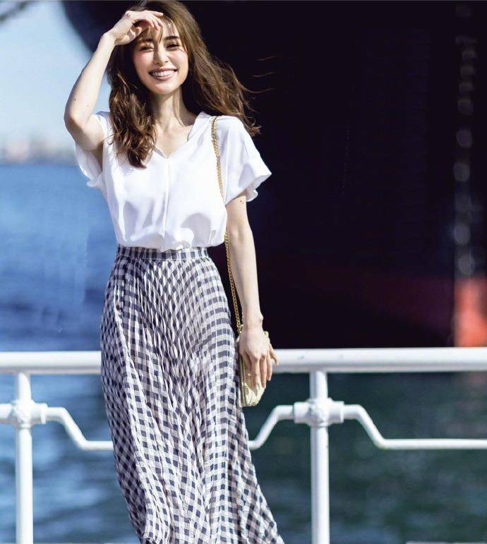 洛薇|天气越热、越要打扮！夏季时髦的5个“穿搭”方案，穿10年不过时
