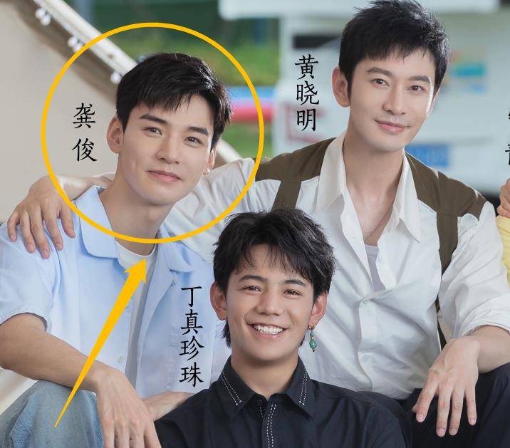 赵丽颖|赵丽颖去中餐厅5，怎知大家关注嘉宾合影，龚俊姚安娜站位有讲究