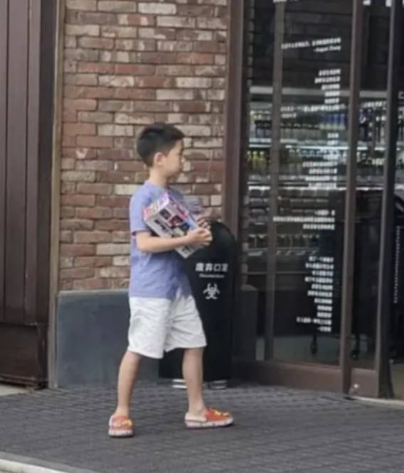 变化|杜江一家现身，嗯哼长高变化大，霍思燕再牵女孩现身二人模样神似