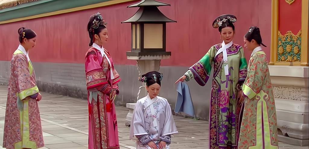 因为|《甄嬛传》：齐妃、富察贵人令人掌嘴甄嬛，但其实原作并非这么写