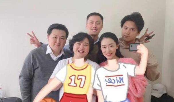 张小斐|张小斐签约新公司后，大碗娱乐第一时间予以回应，大碗一姐实火了