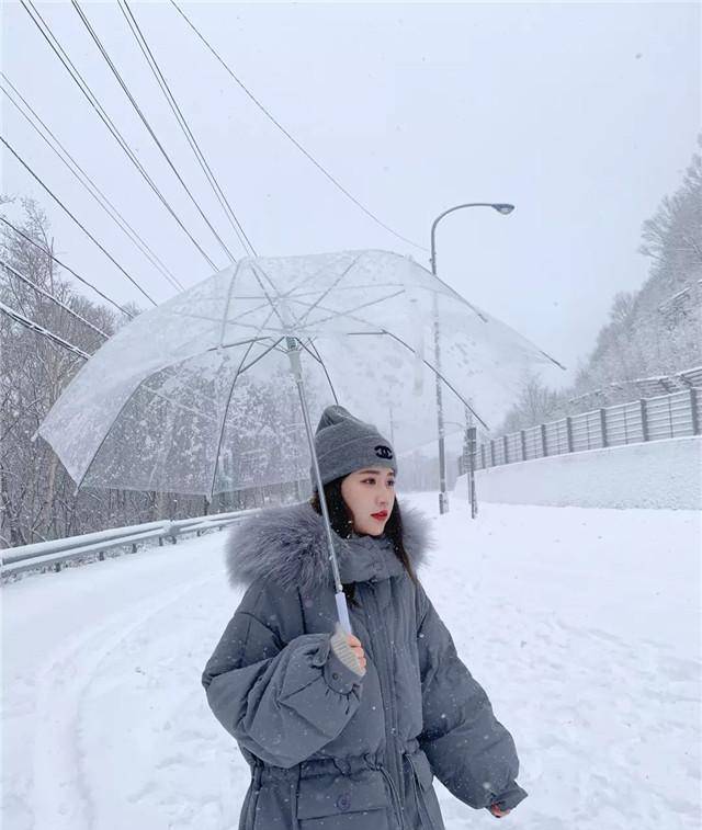 黑色|女人冬天时不时髦，关键看有没有这3款外套，时髦显气质，超百搭