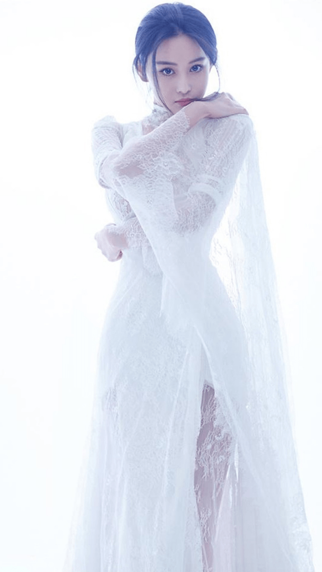 颜色|张馨予旧照造型好“客气”,大方展示好身材,真是太抢镜了