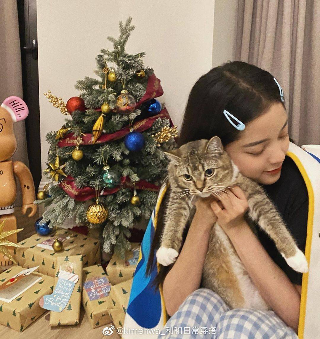 娜娜|欧阳娜娜#在甜美精致和保暖舒适间切换自如。