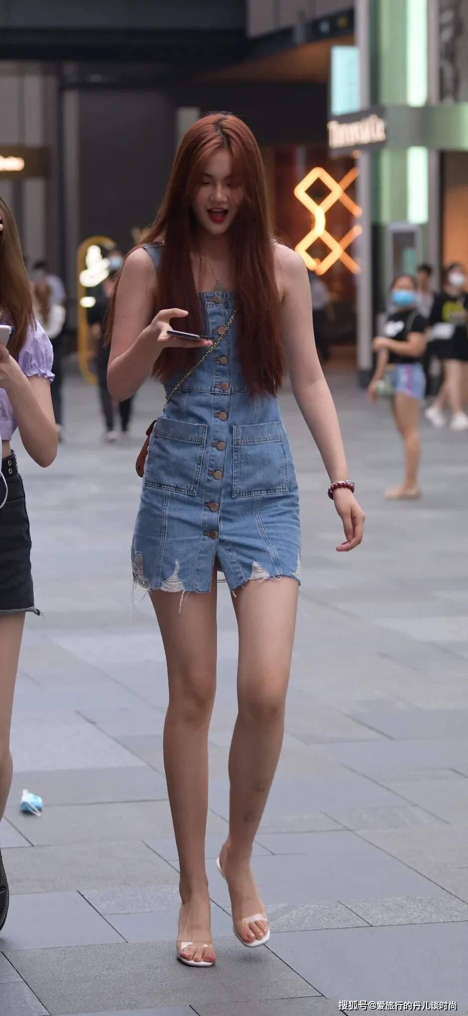 好身材|小姐姐真的太会穿了！牛仔吊带裙上身好身材一览无余，气质绝了