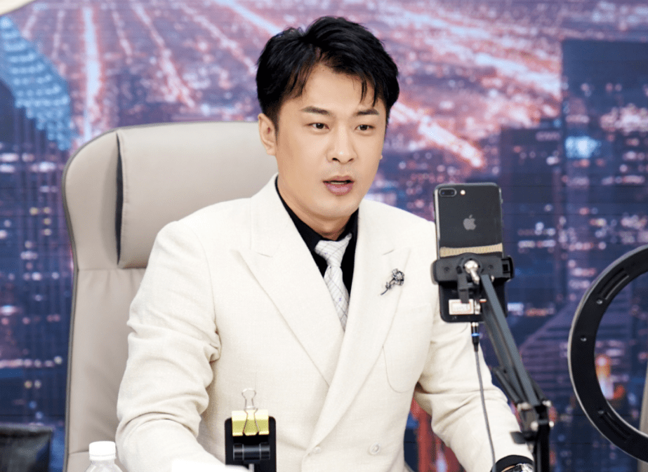 合体|二驴、老方丈合体直播,辛巴徒弟到场豪刷,散打哥主动接PK解围