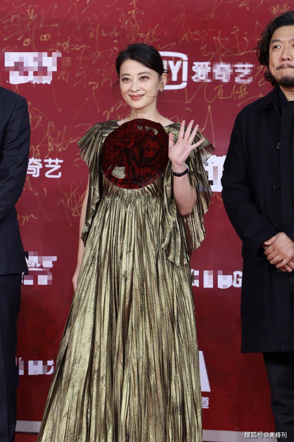 周冬雨|北影节群星荟萃！baby大红裙超惊艳，周冬雨瘦过了，巩皇气场无敌
