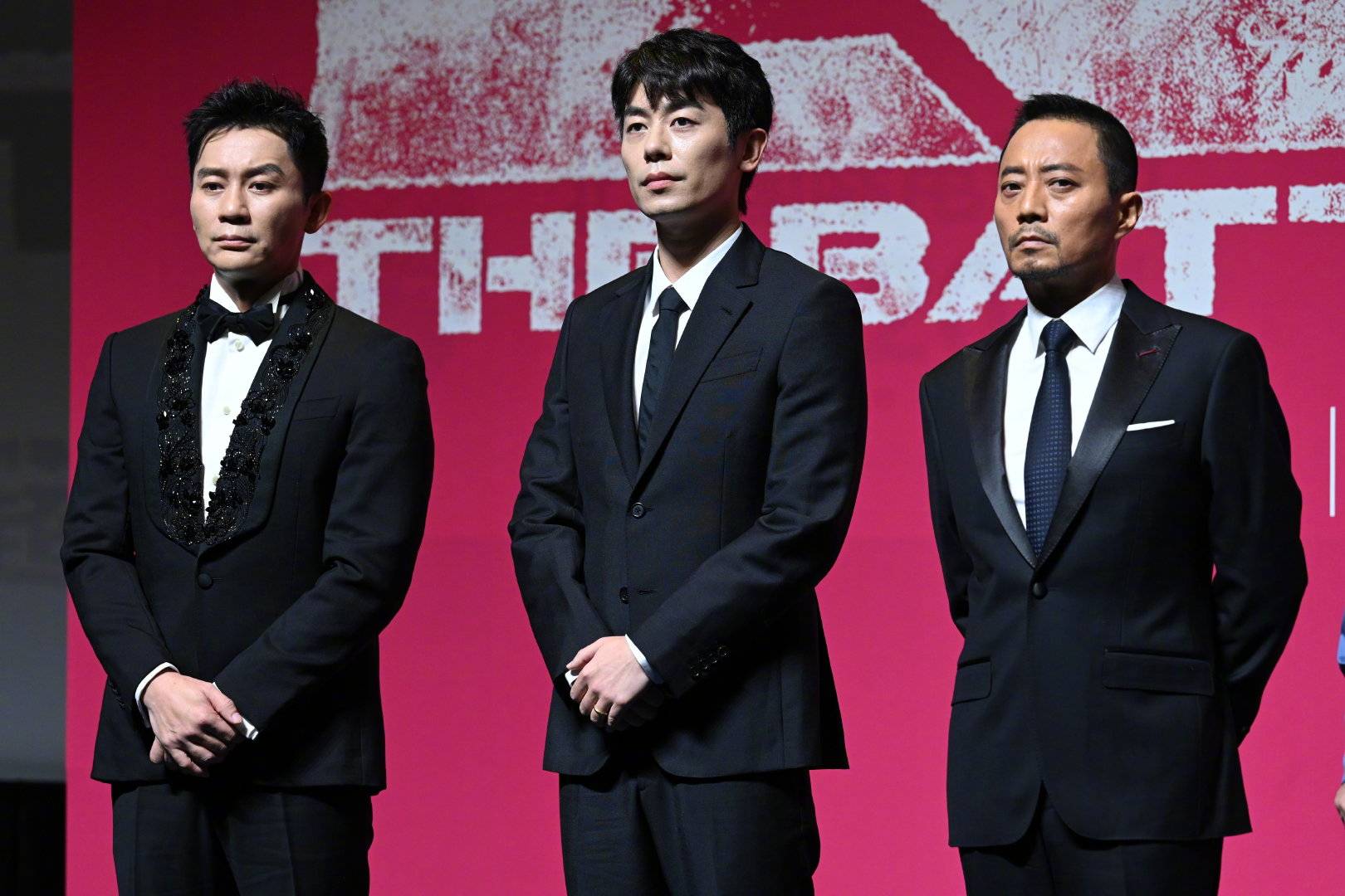 北影|吴京朱亚文韩东君穿帅气西装,现身长津湖首映,网友:全是硬汉