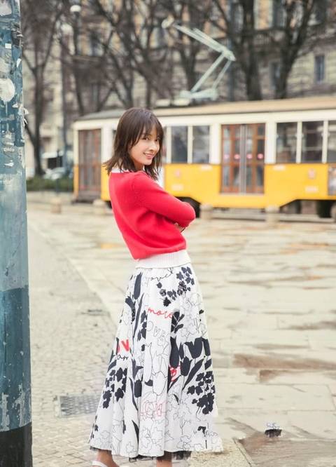 前卫|吴昕居然这么时髦，仅仅是把头发拉直了，气质大变时髦到飞起