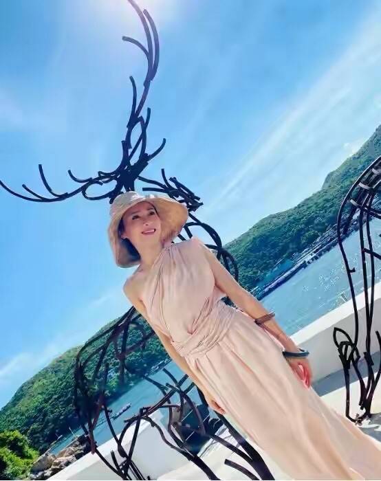 黎姿|人到中年就要像黎姿这样，在穿搭中用“减法”，在什么场合都适用