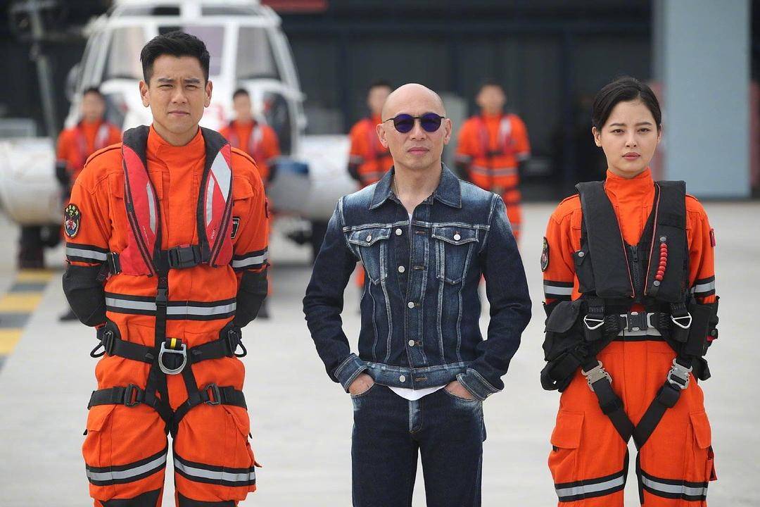 林超贤|《长津湖》首映票秒售罄，预售突破千万，演员们集体致敬英雄