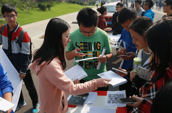 怎么当上大学班委 f395fad4913343a285baff9ee0c38cca.png