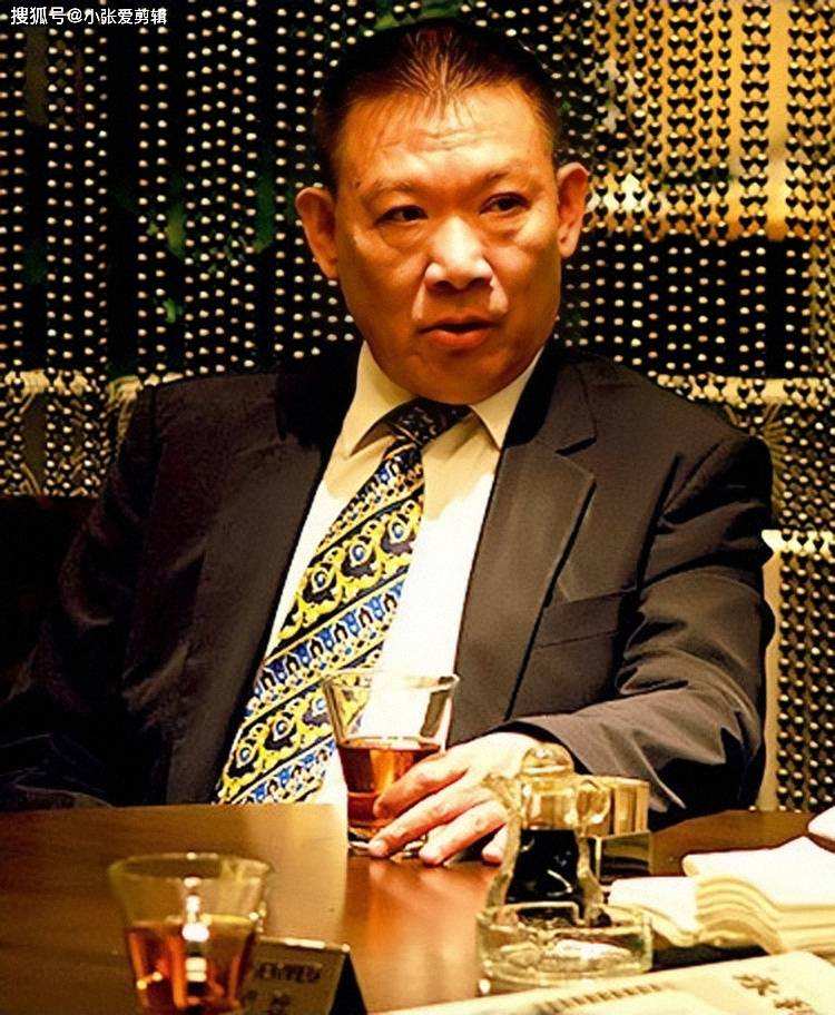 到了80年代中,同是"黑无常"门生的"街市伟"于澳门发迹,正值人手紧缺之