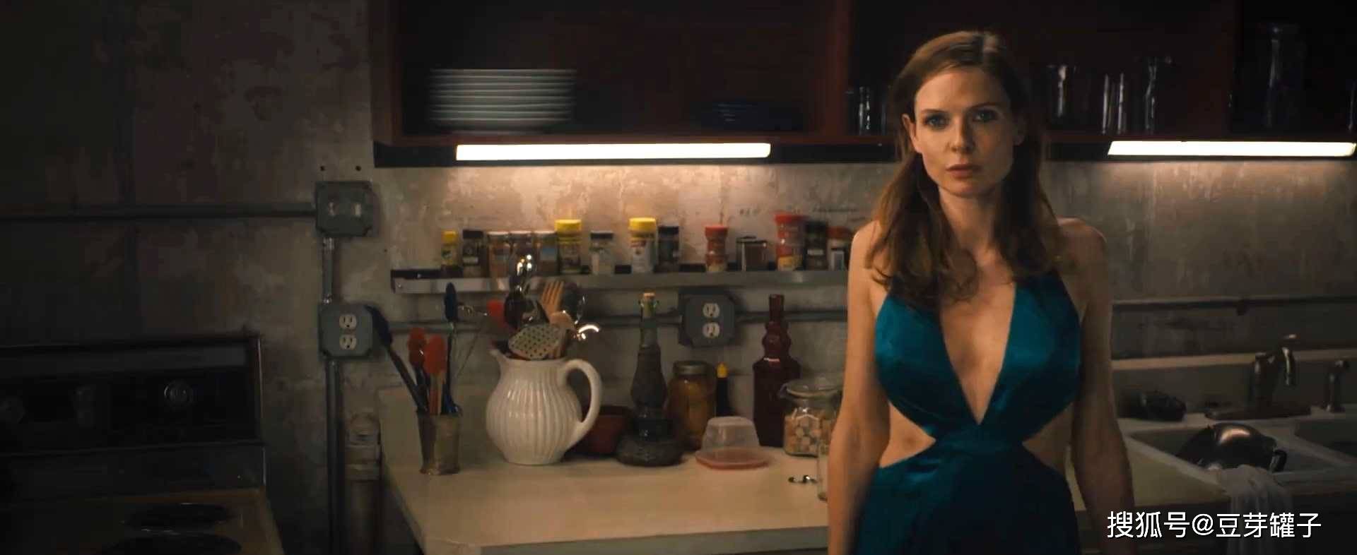 电影|《追忆迷局》:狼叔和吴彦祖主演科幻片,惊悚外皮之下藏浪漫结局