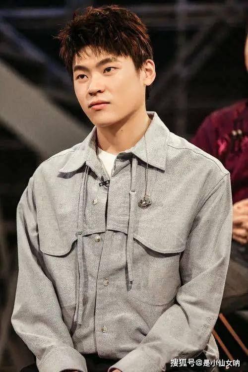 再曝失德艺人,知名歌手隔壁老樊被嫂子举报,行为堪比罗志祥_樊凯杰