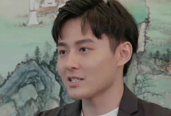 好朋友|《心动4》橙子近照，穿运动短裙打网球，“竹竿腿”令人羡慕