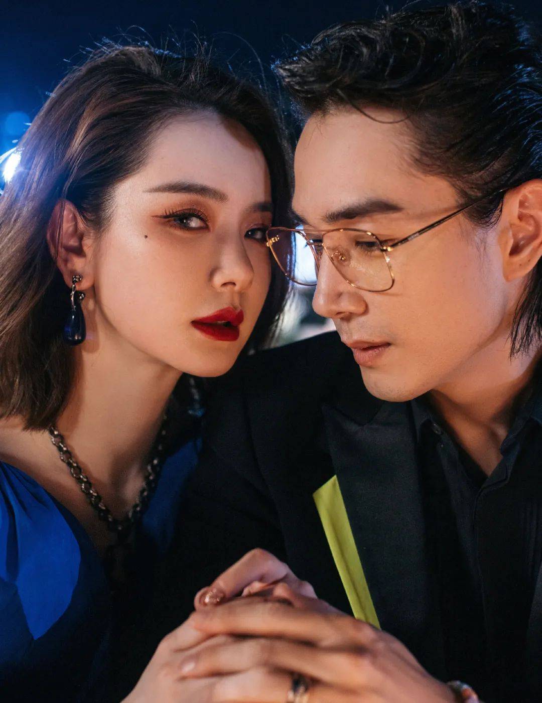 阿云嘎|卫视中秋晚会明星造型：张碧晨人鱼裙仙气足，戚薇蓬蓬袖夸张