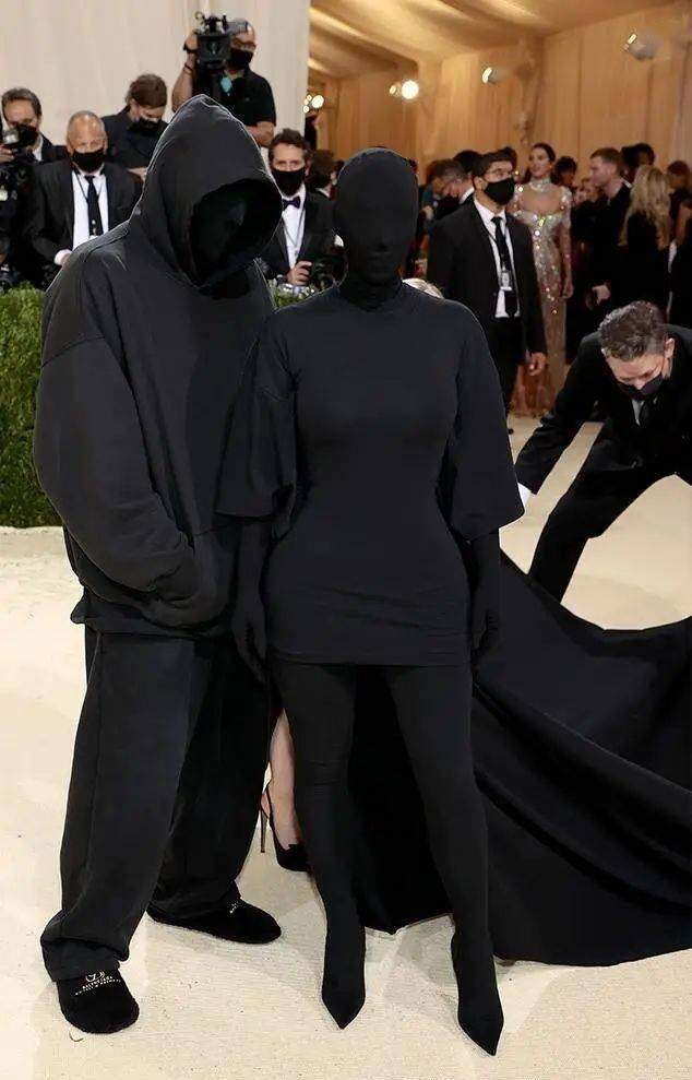 Rihanna|有群芳斗艳也有群魔乱舞！来看九月Met Gala红毯有哪些神仙与妖怪