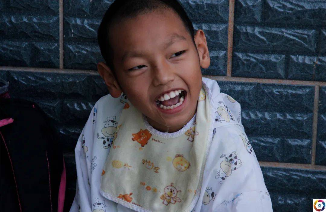 生活|16岁恋爱18岁生娃，女孩正畅想幸福，不料被孩子的诊断书打回现实