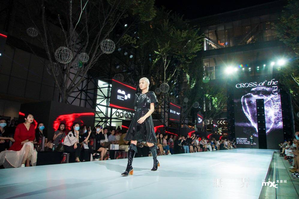 成都|成都万象城 2021 秋冬时装周启幕 重塑未来时装发声场
