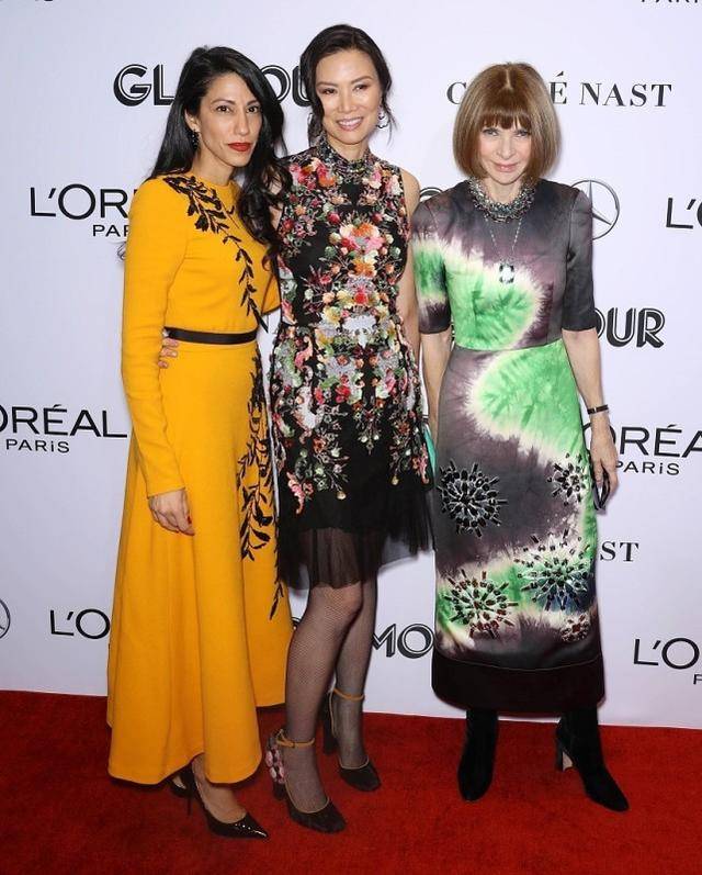 黑色 邓文迪的“名媛裙”挺提气质，时尚又端庄，霸气十足展现个性