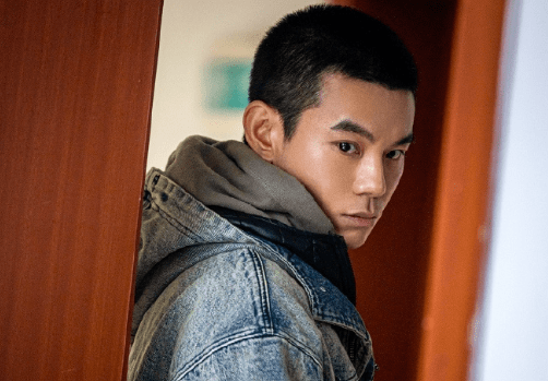 剧情|迷雾剧场又双叒来袭，胡军再演民警，给李光洁买花衬衫“送温暖”