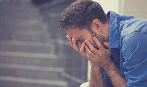 因为|男人晨起的三个坏习惯,或许比喝酒还伤肝,很多人明知故犯