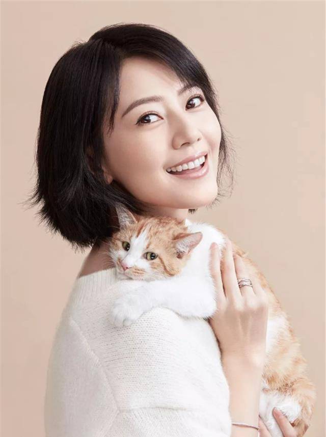 卷发50岁女人最好别留这“4种”发型，不仅大妈感十足，还显老没气质