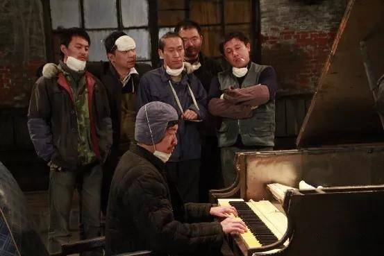 钢琴|豆瓣8.5，荒诞又真实，这样的国产片光砸钱拍不出